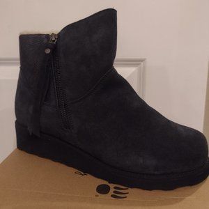 Bearpaw genuine suede shearling lined boot - very warm